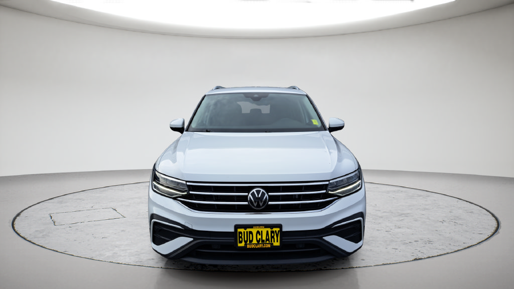 Used 2022 Volkswagen Tiguan SE AWD/4WD image 2