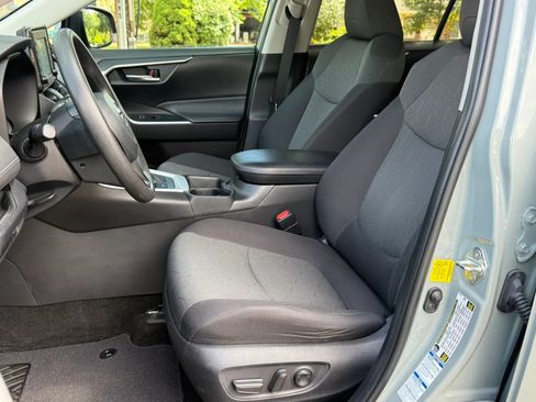 Used 2020 Toyota RAV4 XLE w/ Convenience Package AWD/4WD image 14