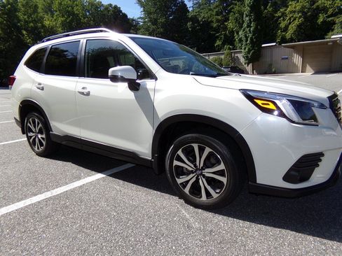 Used 2023 Subaru Forester Limited AWD/4WD image 5