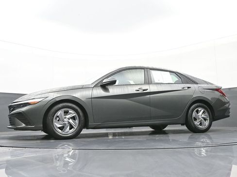 Certified 2024 Hyundai Elantra SE image 47