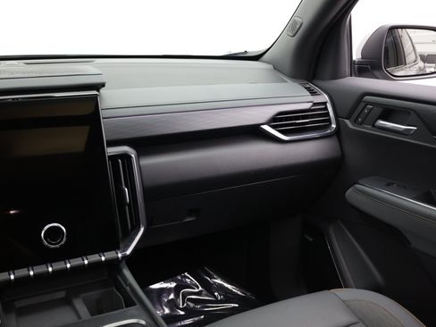 Used 2025 GMC Acadia AT4 w/ Luxury Package AWD/4WD image 39
