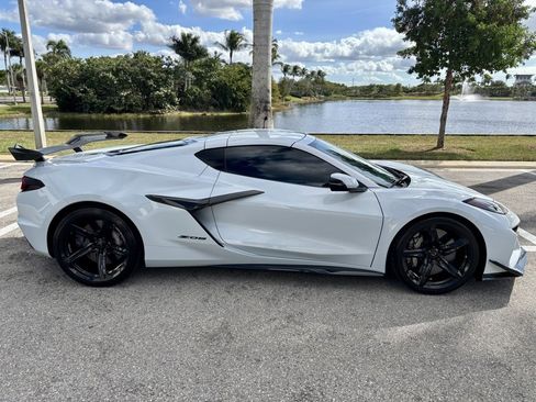 Used 2023 Chevrolet Corvette Z06 w/ Z07 Performance Package image 6