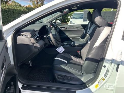 New 2026 Toyota Camry Hybrid FWD image 13