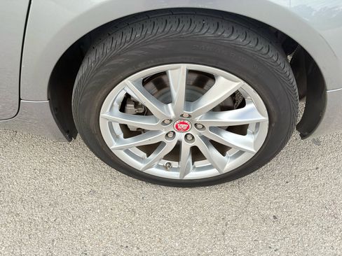 Used 2015 Jaguar XF Premium image 23