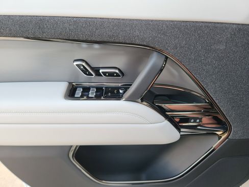 Certified 2024 Land Rover Range Rover Sport SE image 23