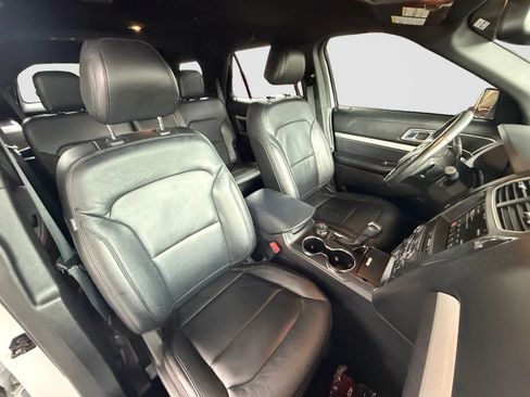 Used 2017 Ford Explorer XLT w/ Equipment Group 202A AWD/4WD image 23