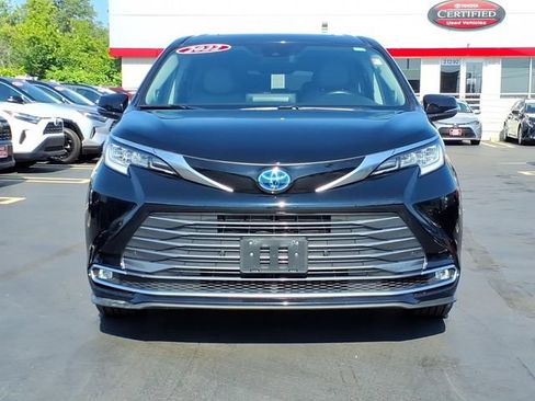 Certified 2022 Toyota Sienna Limited AWD/4WD image 2