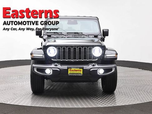 Used 2025 Jeep Wrangler Unlimited Sahara AWD/4WD image 2
