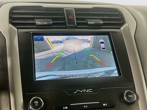 Used 2020 Ford Fusion SE FWD image 14