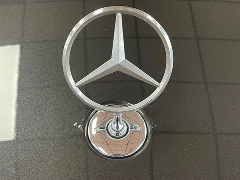 Used 2022 Mercedes-Benz S 500 4MATIC w/ AMG Line Package image 4