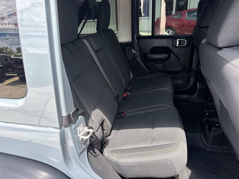 Used 2024 Jeep Wrangler Unlimited Sport AWD/4WD image 9