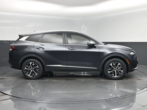 Used 2023 Kia Sportage EX AWD/4WD image 2