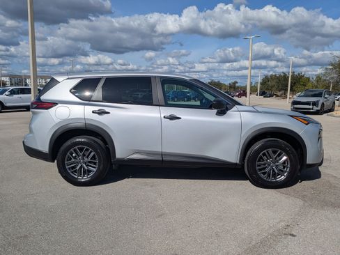 Used 2025 Nissan Rogue S image 5