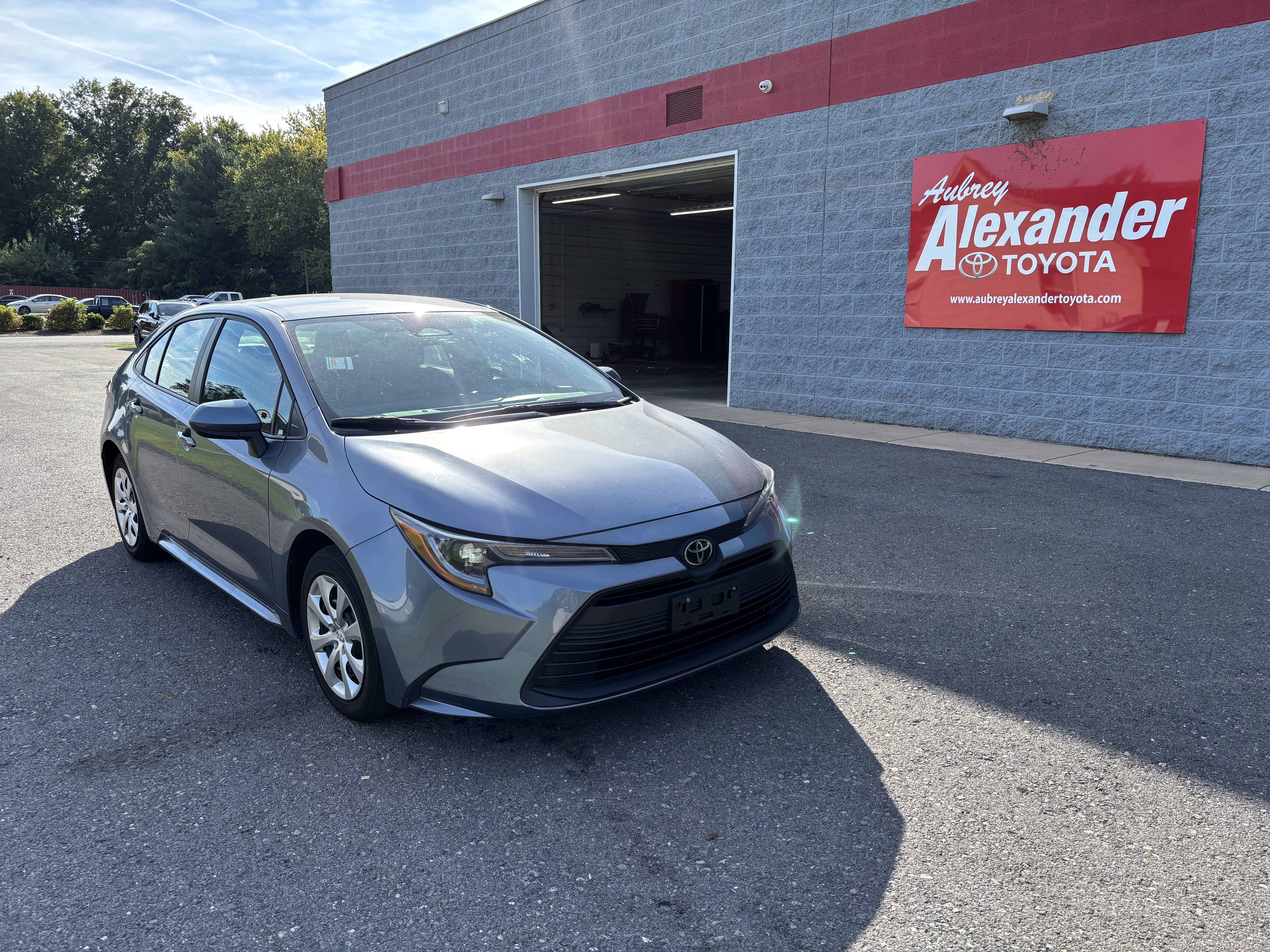 Used 2025 Toyota Corolla LE FWD image 1