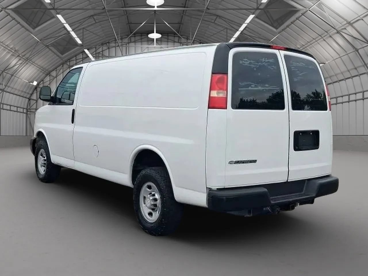 Used 2015 Chevrolet Express 2500 RWD image 3