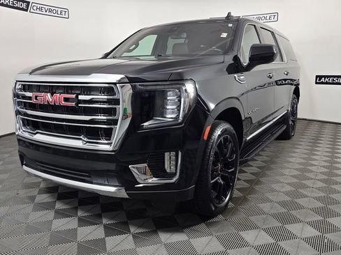 Used 2022 GMC Yukon XL SLT image 2