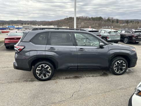 Used 2025 Subaru Forester Premium w/ Convenience Package #1 image 4