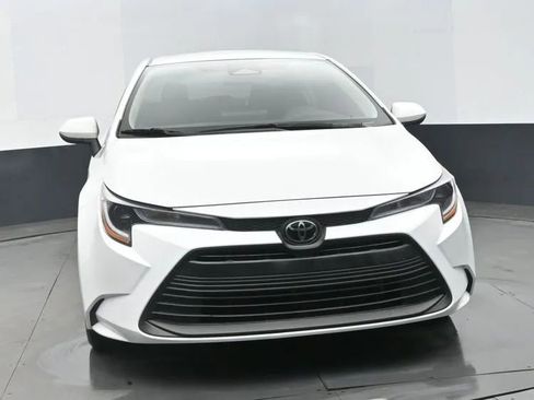 Used 2025 Toyota Corolla LE image 3