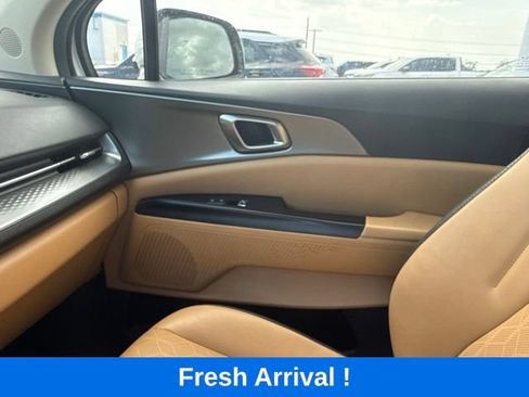 Used 2024 Kia Carnival LX FWD image 12