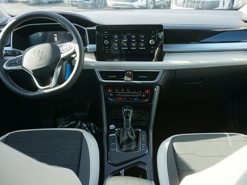 New 2026 Volkswagen Taos SE image 9