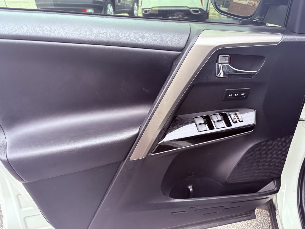 Used 2018 Toyota RAV4 Limited FWD image 9