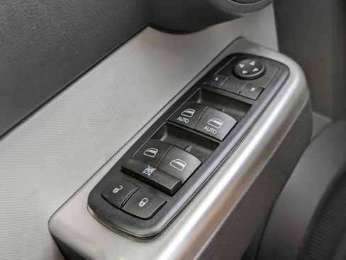 Used 2008 Dodge Nitro SLT RWD image 22