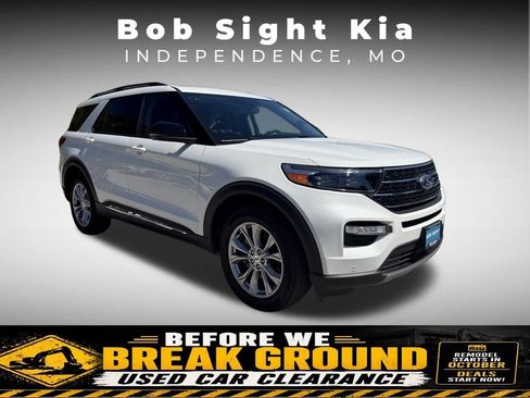 Used 2024 Ford Explorer XLT w/ Equipment Group 202A AWD/4WD image 13