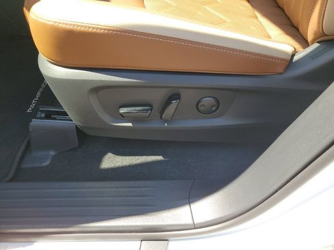 New 2026 Nissan Pathfinder Platinum AWD/4WD image 18