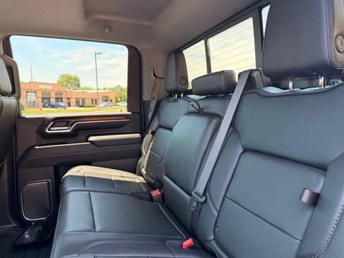 Used 2025 GMC Sierra 2500 Denali w/ Technology Package AWD/4WD image 31