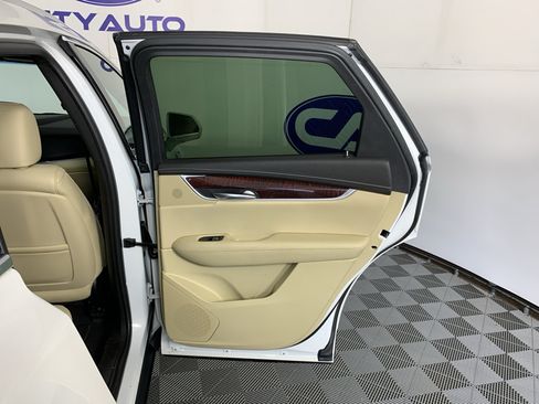 Used 2017 Cadillac XT5 Luxury FWD image 37