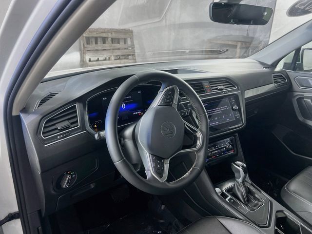 Used 2023 Volkswagen Tiguan SE FWD image 11