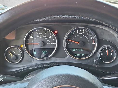 Used 2017 Jeep Wrangler Unlimited Sahara AWD/4WD image 7