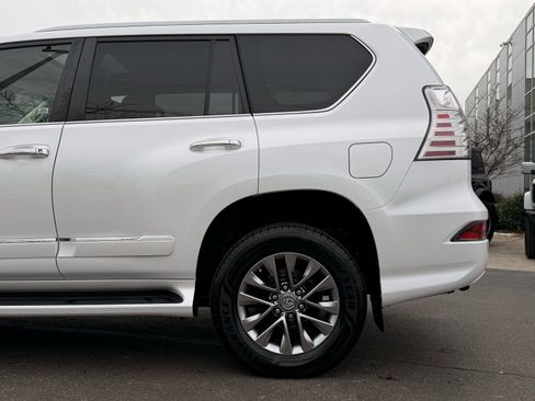 Used 2016 Lexus GX 460 Luxury w/ Preferred Accessory Package image 11