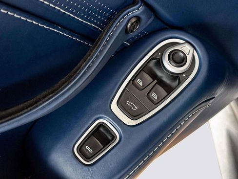 Used 2023 Aston Martin V8 Vantage Roadster image 20