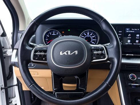 Used 2022 Kia Carnival LX image 31