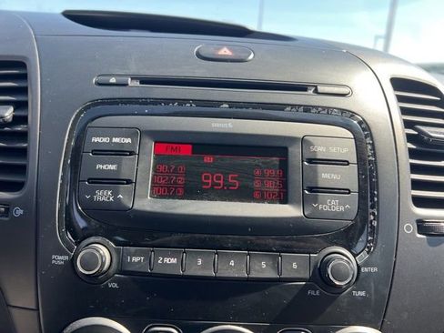 Used 2017 Kia Forte LX image 19