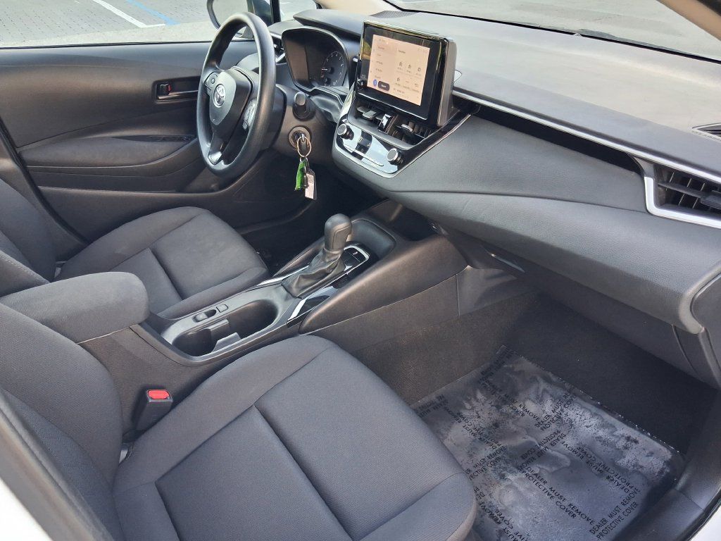 Used 2025 Toyota Corolla LE FWD image 24