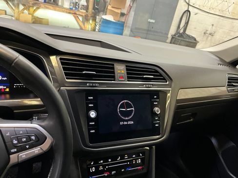 Used 2023 Volkswagen Tiguan SE FWD image 18