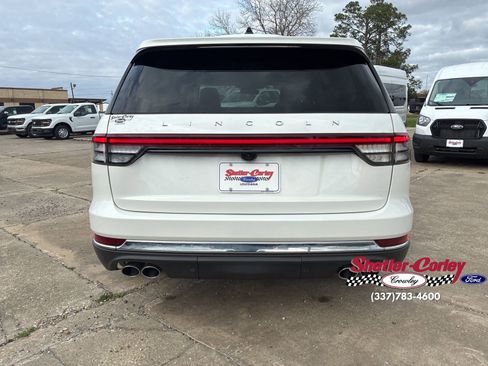Used 2025 Lincoln Aviator 2WD image 9