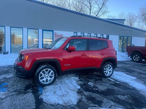 Used 2015 Jeep Renegade Latitude image 2