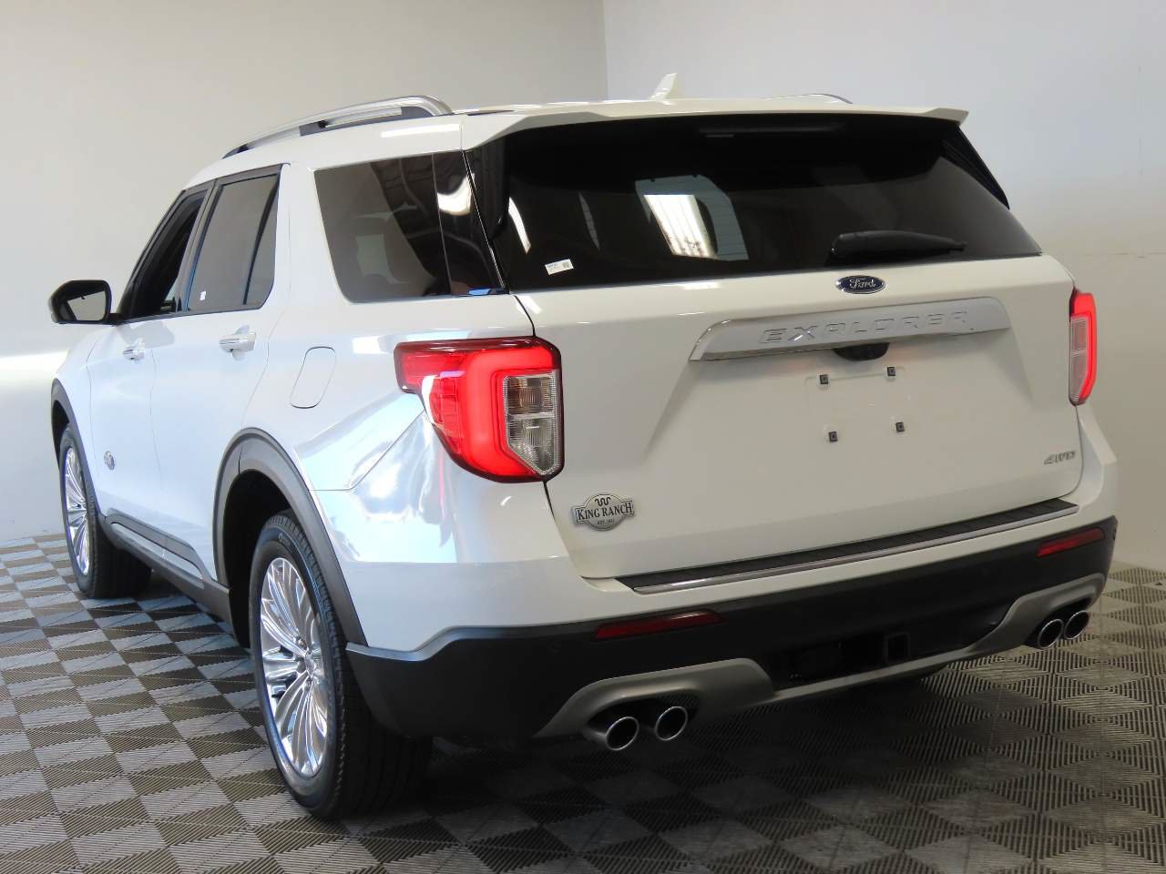 Used 2023 Ford Explorer King Ranch w/ Technology Package AWD/4WD image 3