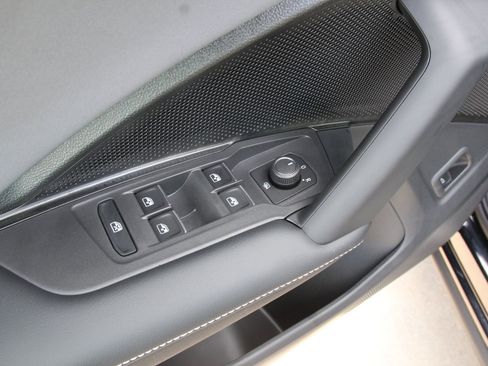 New 2026 Volkswagen Tiguan SE FWD image 13