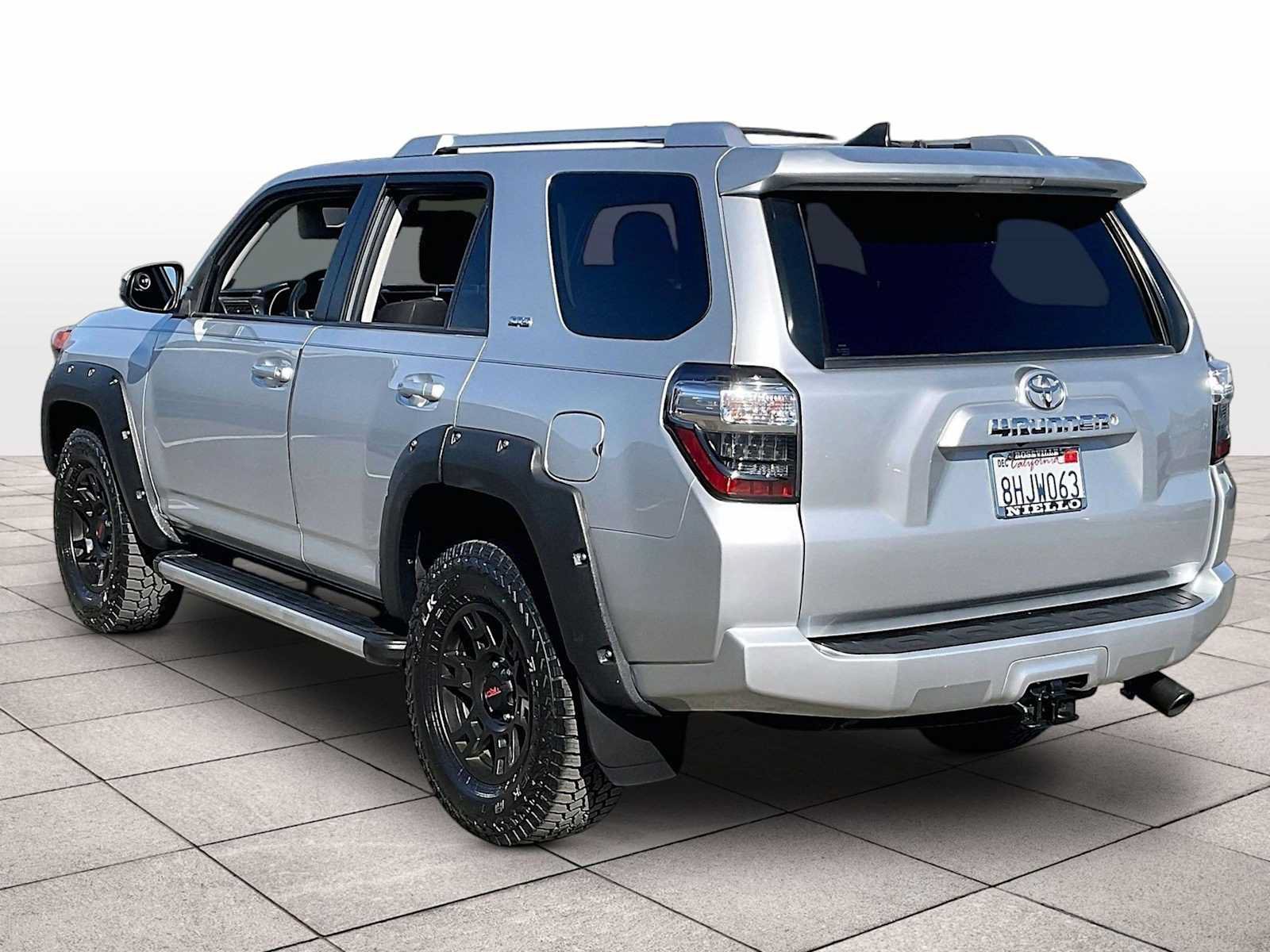 Used 2016 Toyota 4Runner SR5 AWD/4WD image 15