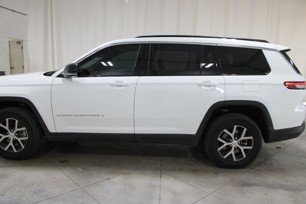 Used 2025 Jeep Grand Cherokee L Limited AWD/4WD image 6