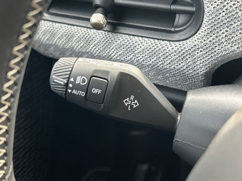 Used 2025 MINI Cooper 2-Door Hardtop image 38