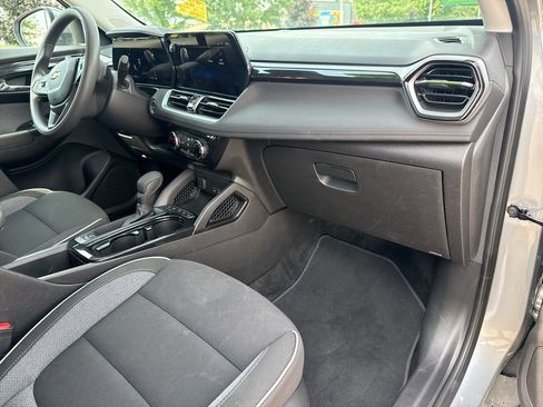 Used 2025 Chevrolet TrailBlazer LT AWD/4WD image 33