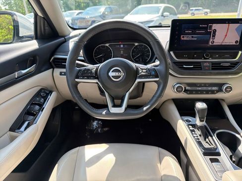 Used 2024 Nissan Altima 2.5 SL FWD image 16