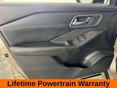 Used 2025 Nissan Rogue Platinum AWD/4WD image 11