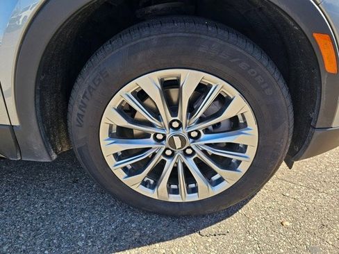 Used 2024 Cadillac XT4 Premium Luxury image 5