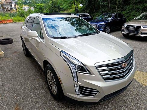 Used 2017 Cadillac XT5 Luxury w/ Driver Awareness Package FWD image 2
